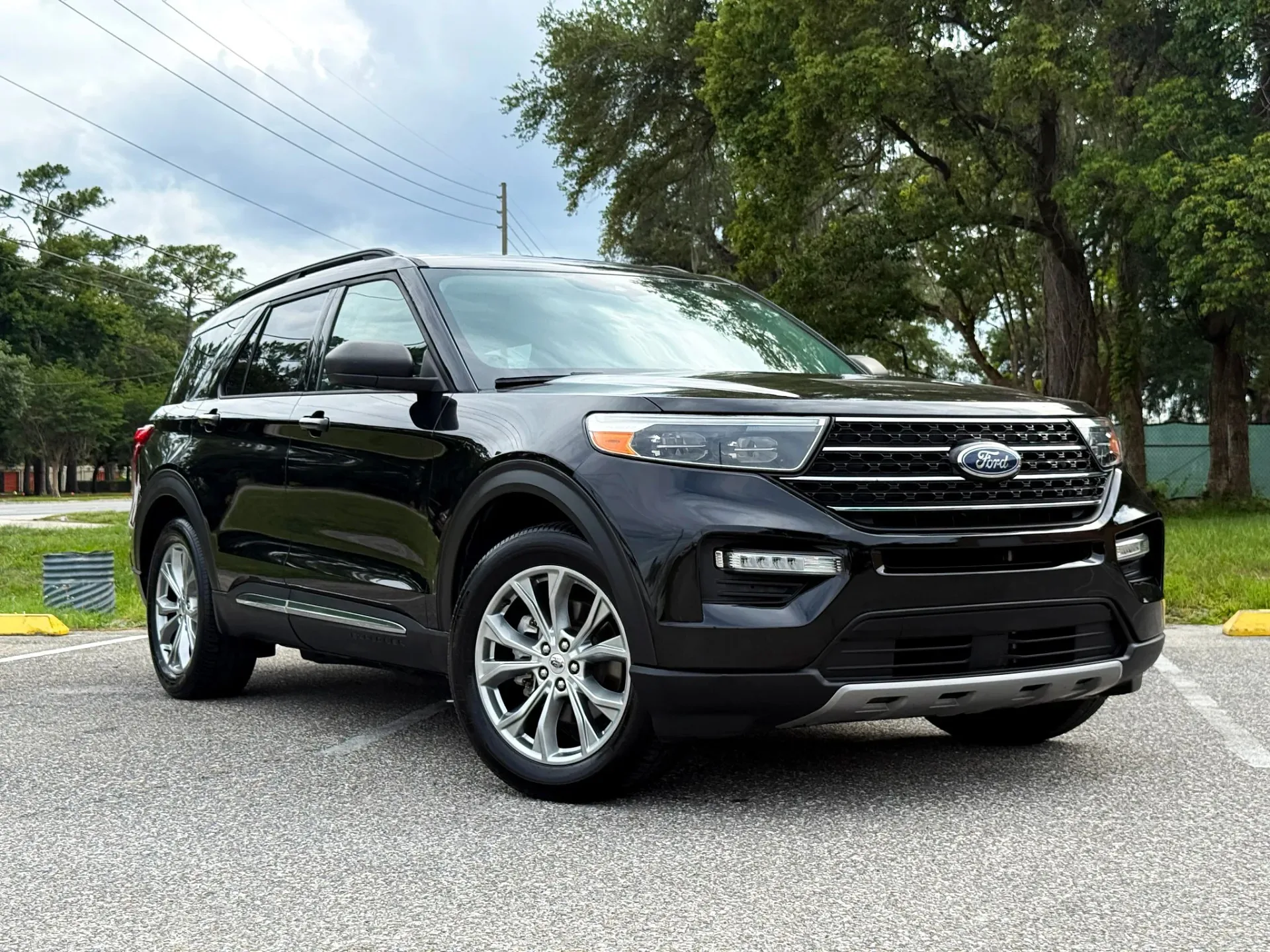 2020 Ford Explorer XLT photo 1