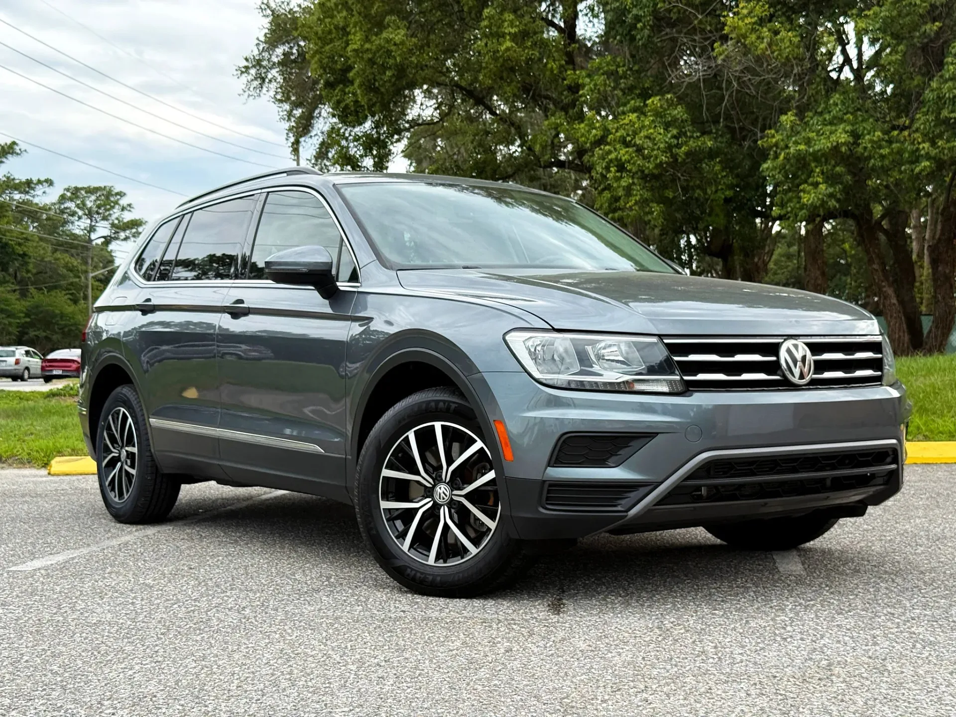 2021 Volkswagen Tiguan SE photo 1