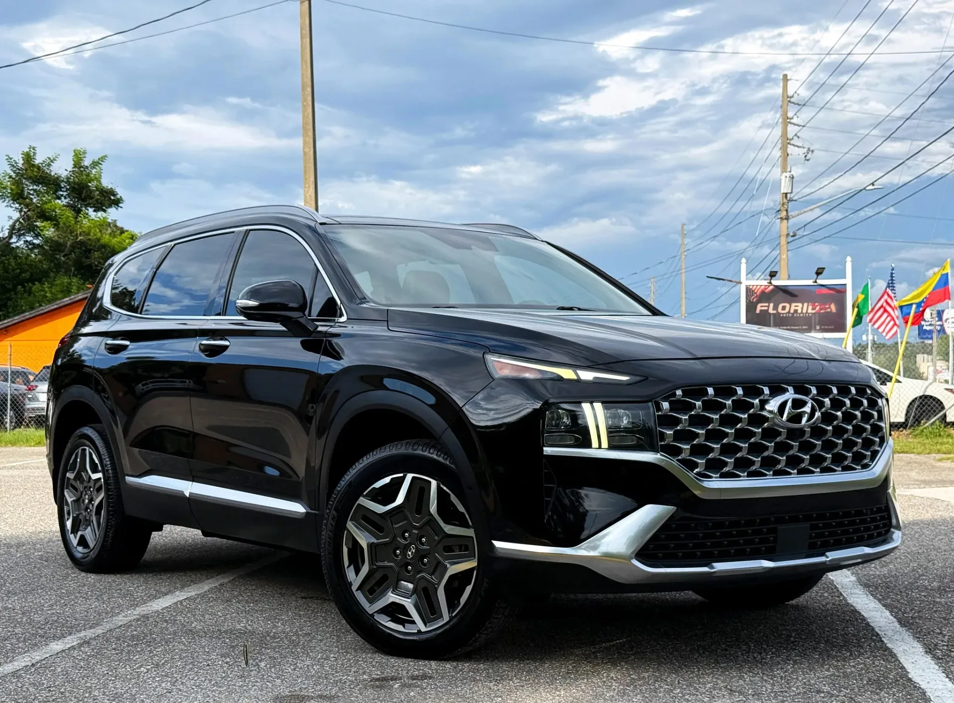 2023 Hyundai Santa Fe Limited HEV photo 1