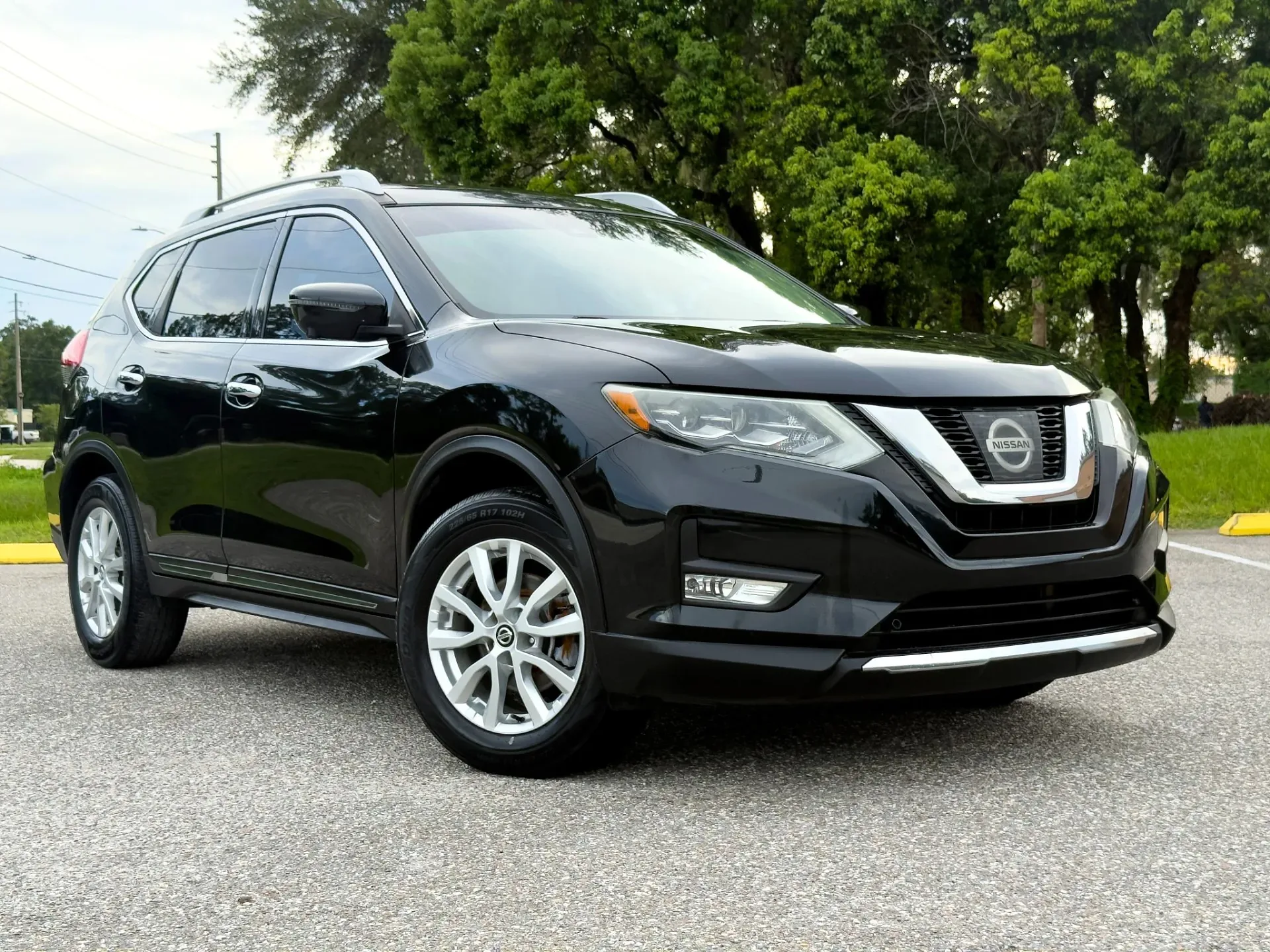 2017 Nissan Rogue SL photo 1