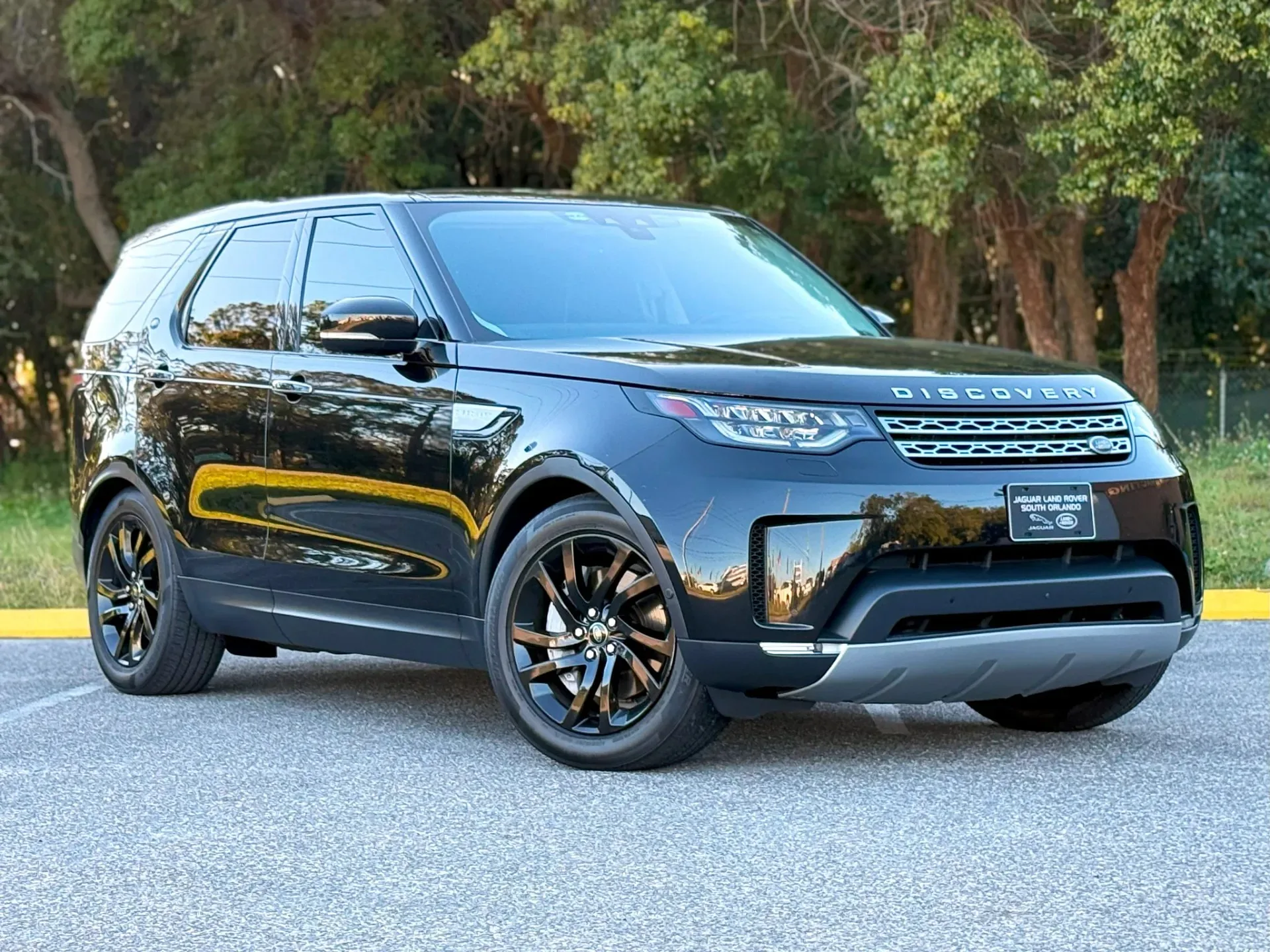 2018 Land Rover Discovery HSE LUX photo 1
