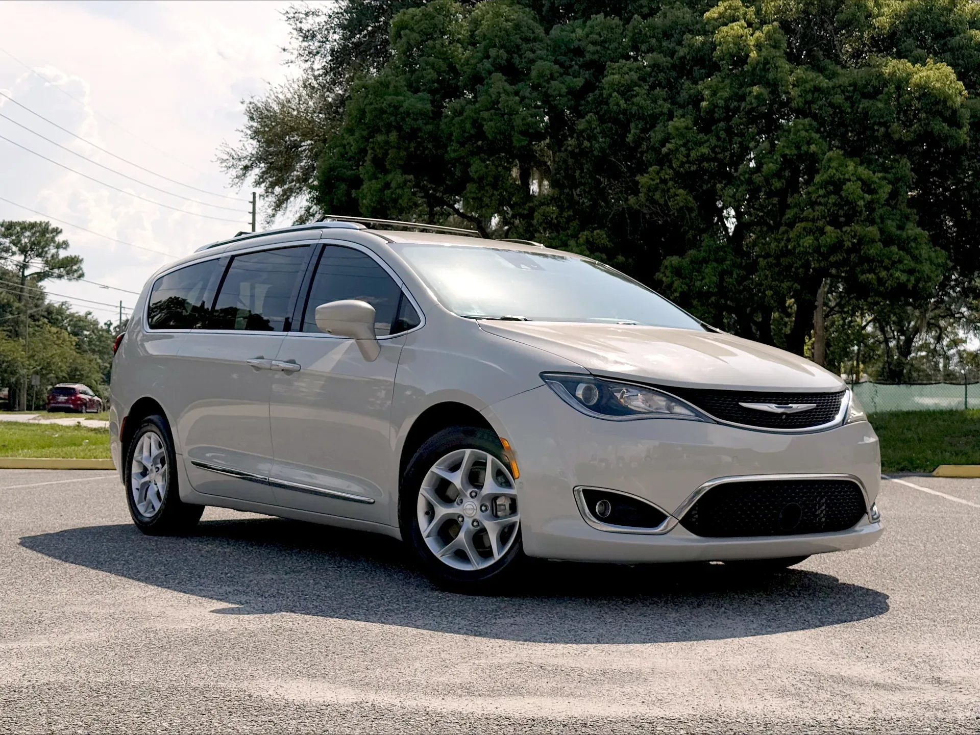 2017 Chrysler Pacifica Touring-L Plus photo 1