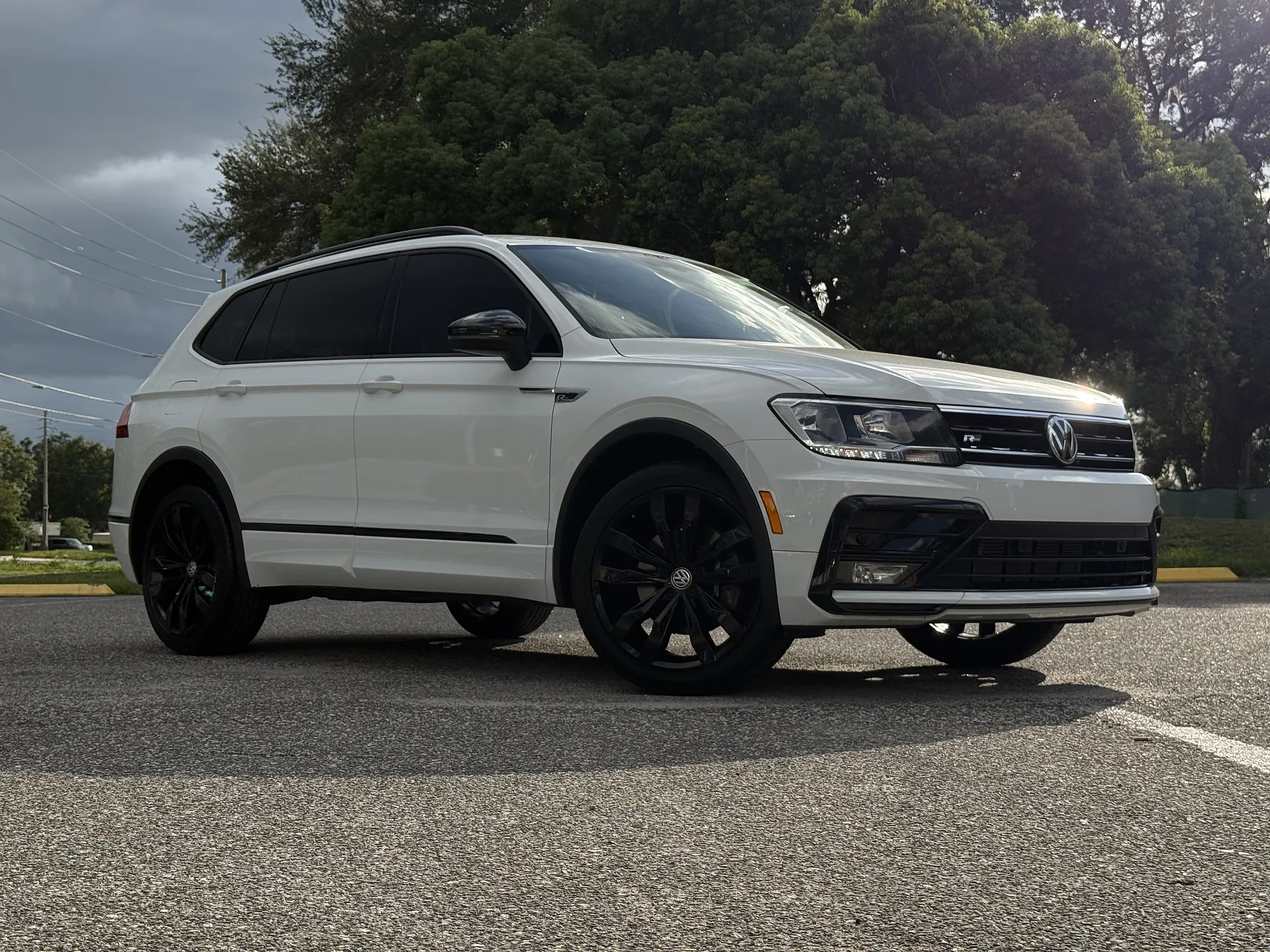 2021 Volkswagen Tiguan SE R-LINE BLACK photo 1