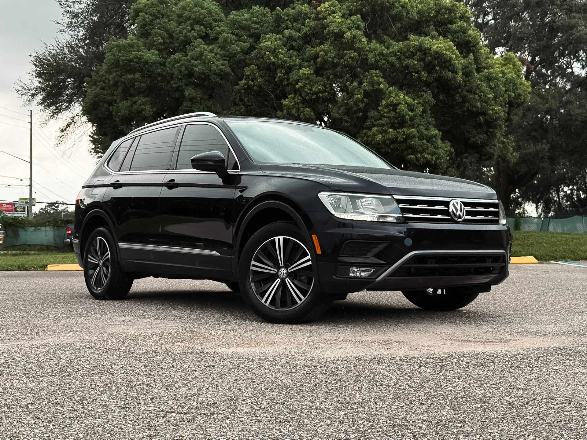 2019 Volkswagen Tiguan SEL photo 1
