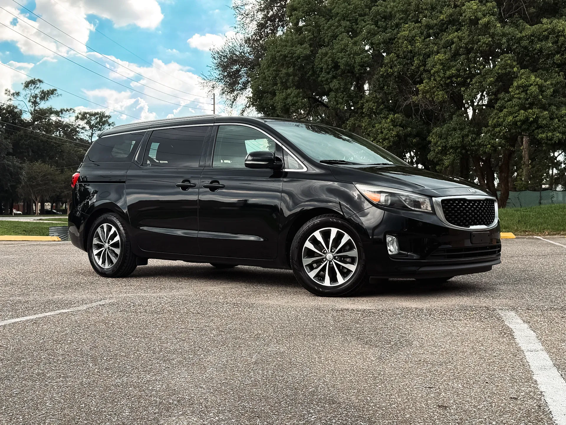 2017 Kia Sedona SX photo 1