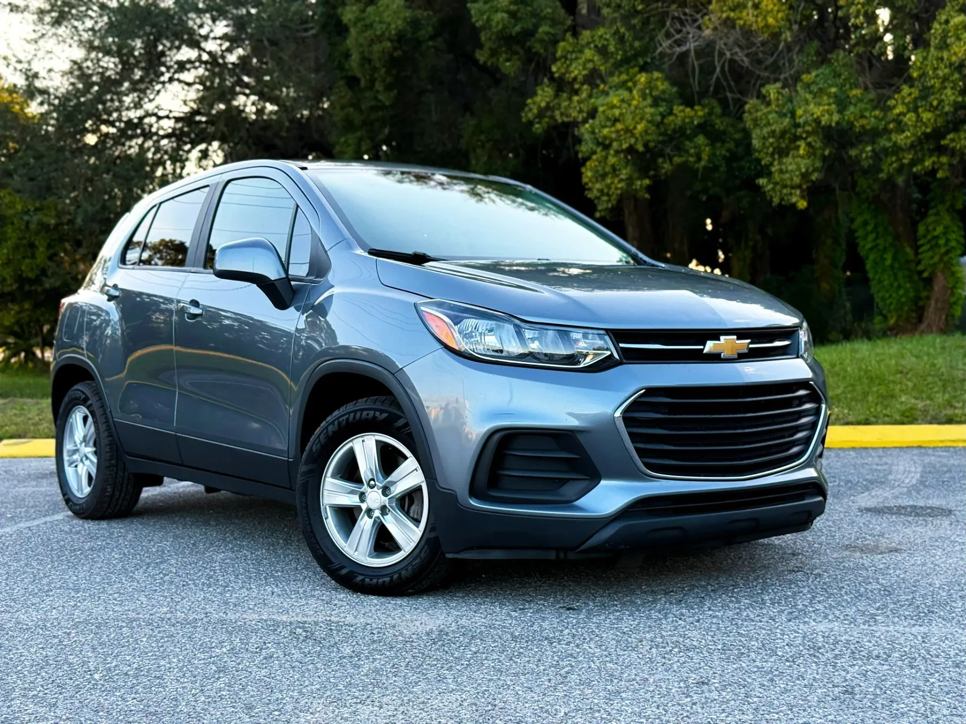 2020 Chevrolet Trax LS photo 1