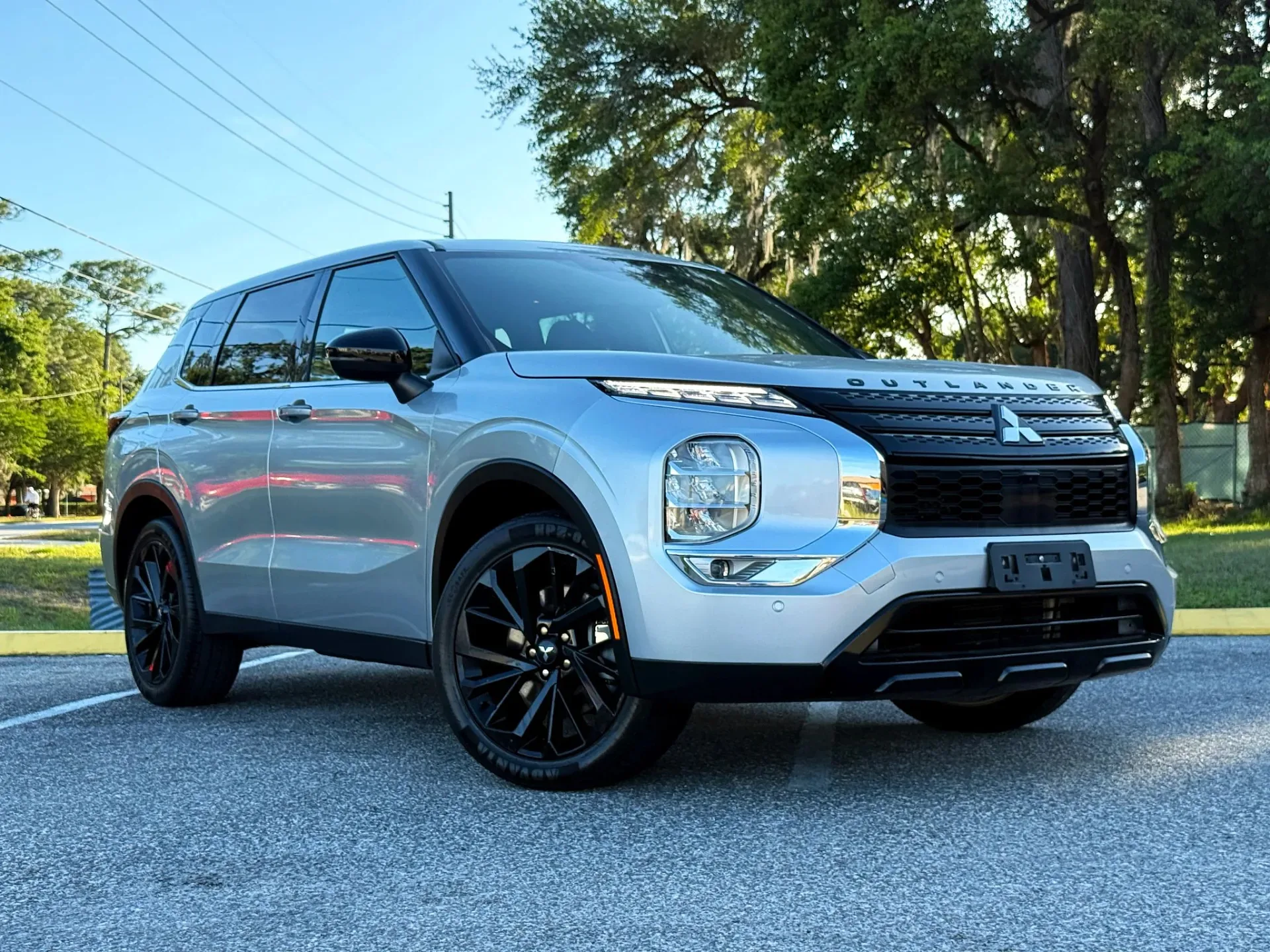 2022 Mitsubishi Outlander Black Edition photo 1