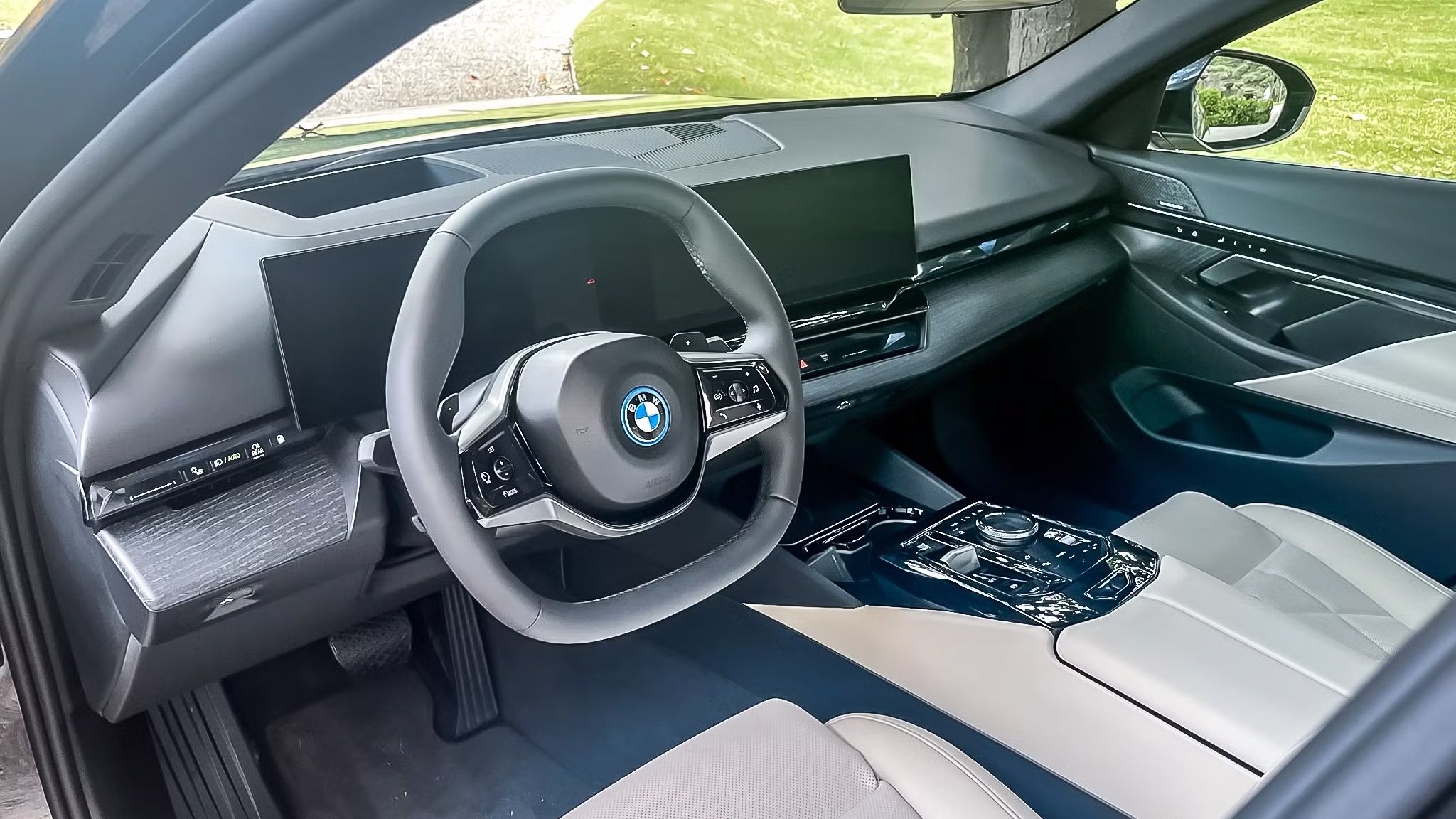 BMW's New Touchscreen Patent: Enhancing Usability Without Buttons