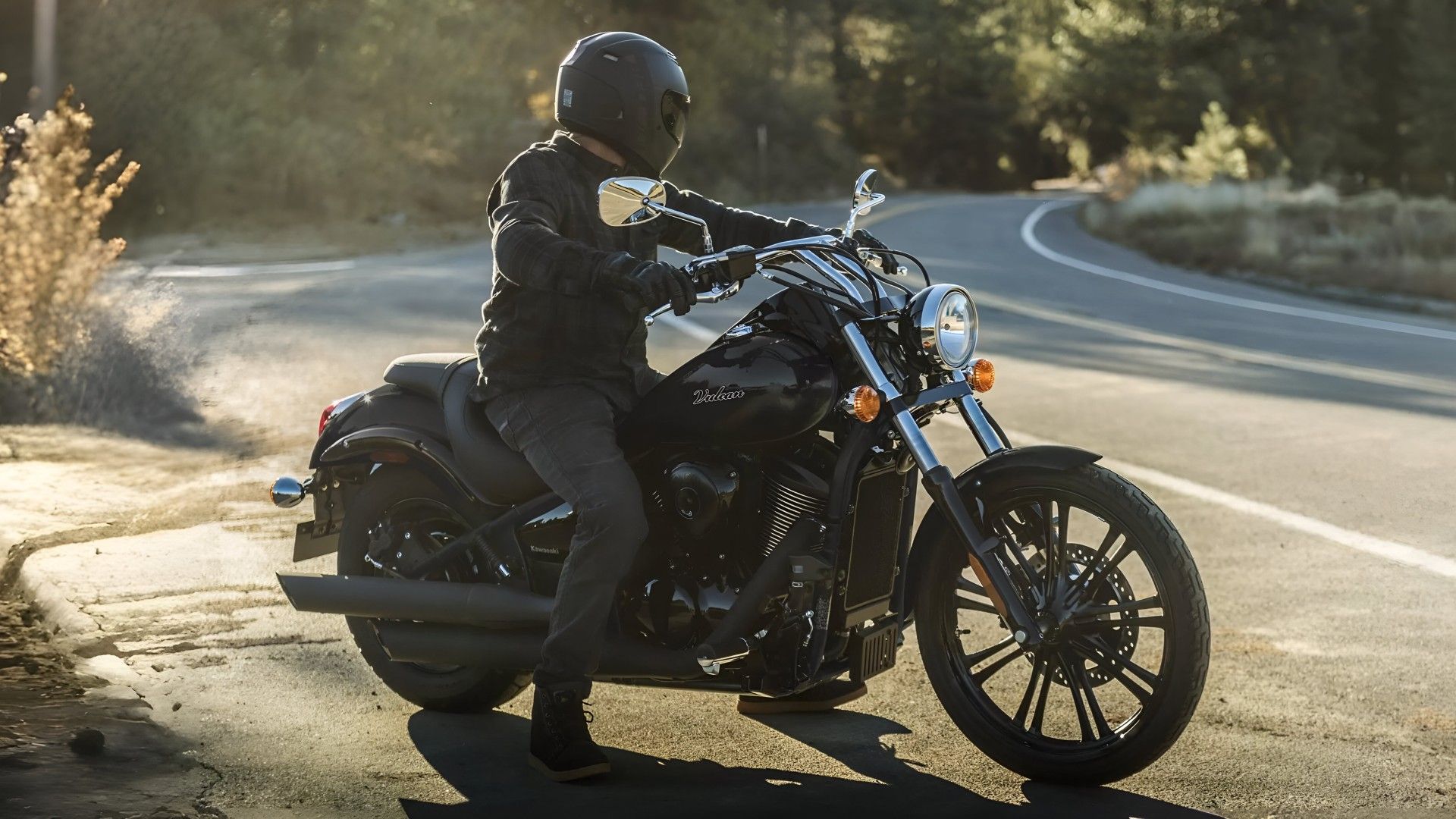 2026 Kawasaki Vulcan 900 Custom Review: Aggressive Japanese V-Twin Cruiser