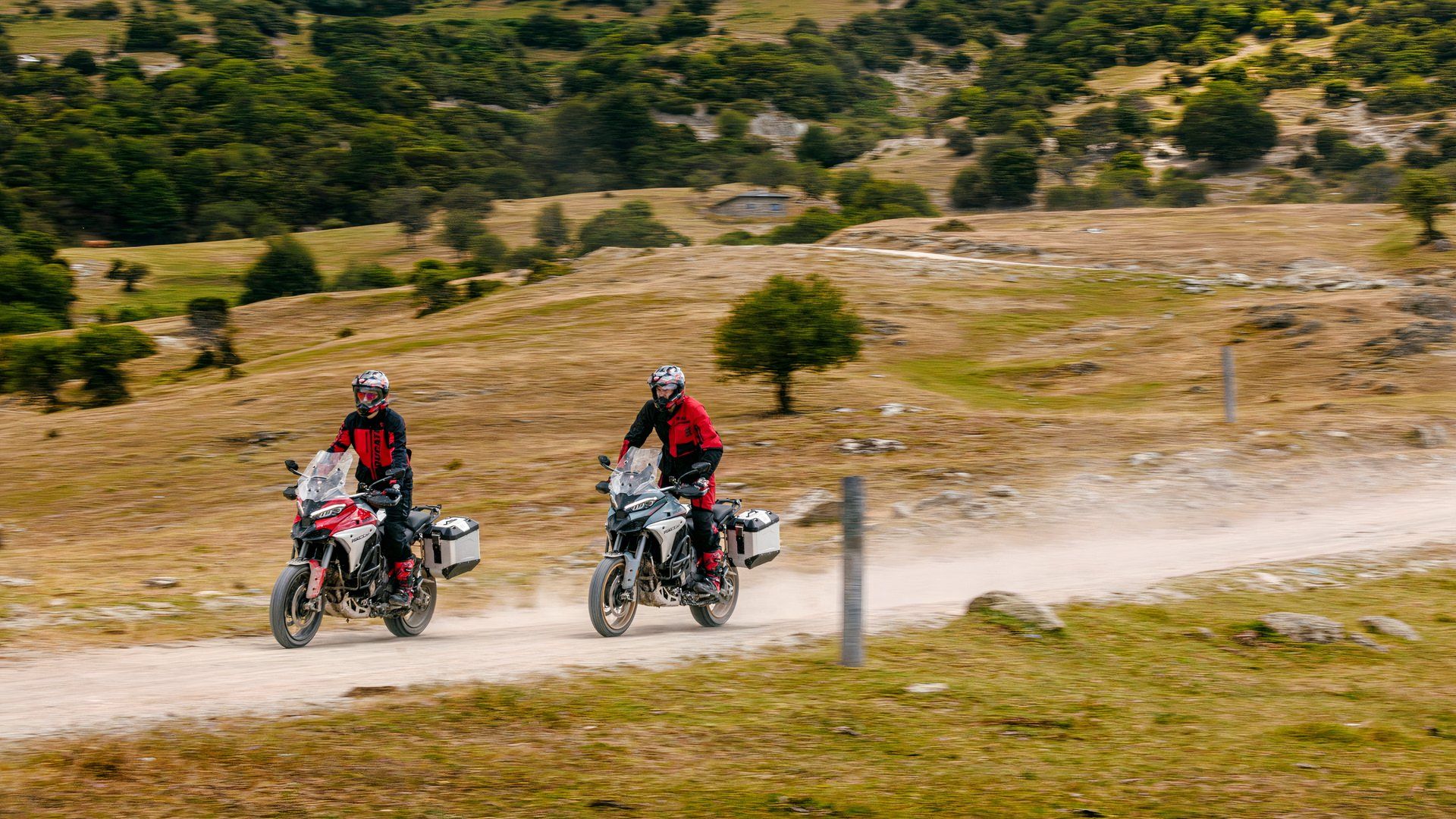 Balancing Comfort and Off-Road Capability in Modern Adventure Bikes