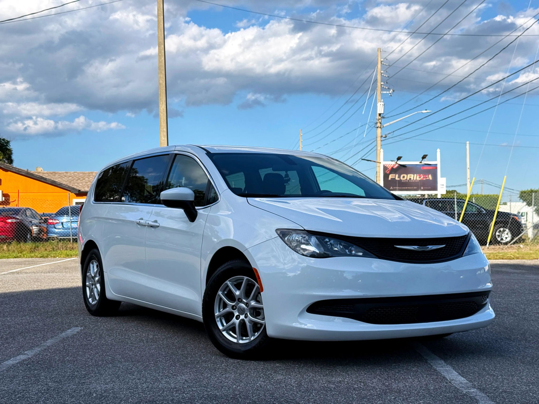 2022 Chrysler Voyager LX's photo