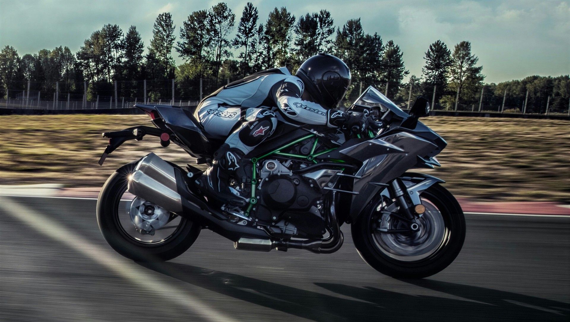 Kawasaki Ninja H2: The Supercharged Legend of Performance Motorcycles