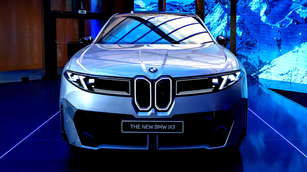 BMW Updates 3-Series, 4-Series, and iX3 with New Black Package and EV Options